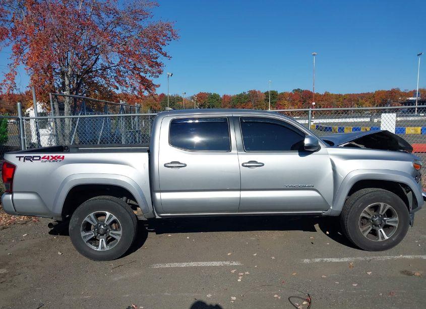 Photo 13 of 2016 Toyota Tacoma TRD SPORT (VIN 3TMCZ5ANXGM031337)