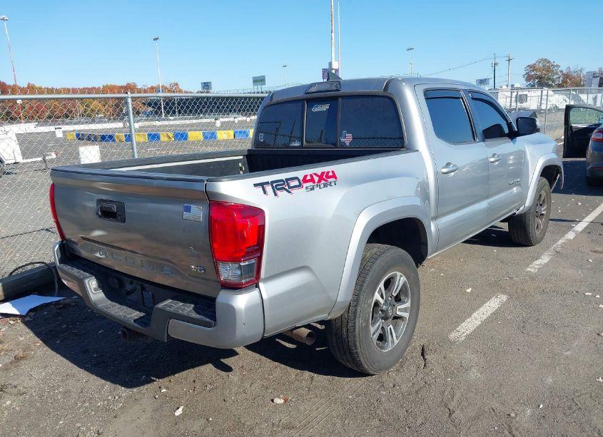 Photo 4 of 2016 Toyota Tacoma TRD SPORT (VIN 3TMCZ5ANXGM031337)