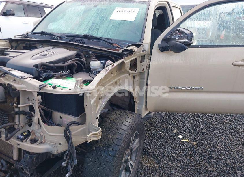 Photo 19 of 2017 Toyota Tacoma TRD SPORT (VIN 3TMCZ5ANXHM052920)