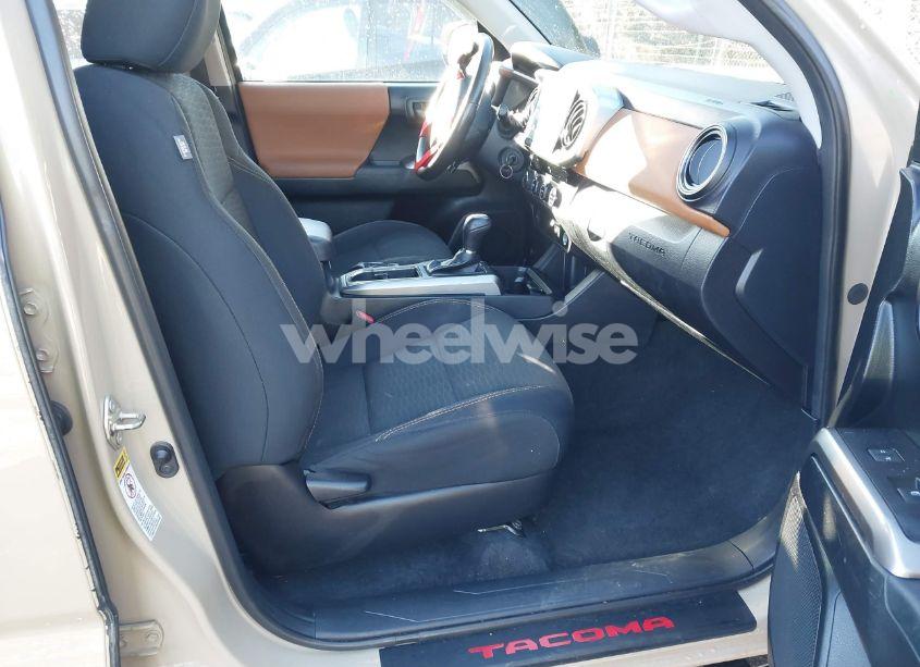 Photo 5 of 2017 Toyota Tacoma SR5 V6 (VIN 3TMCZ5ANXHM088347)