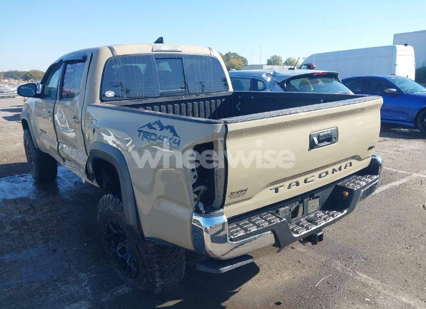 Photo 3 of 2017 Toyota Tacoma TRD OFF ROAD (VIN 3TMCZ5ANXHM094309)
