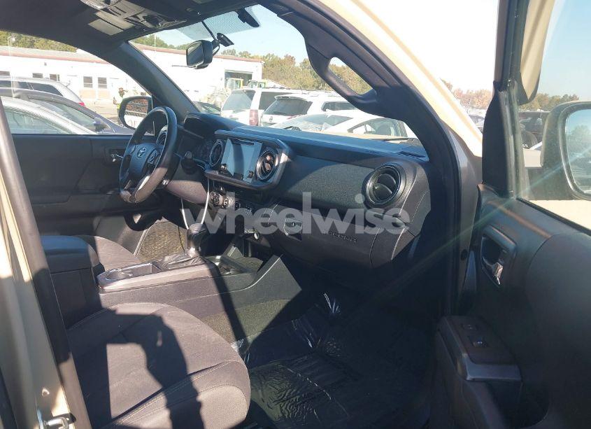 Photo 5 of 2017 Toyota Tacoma TRD OFF ROAD (VIN 3TMCZ5ANXHM094309)