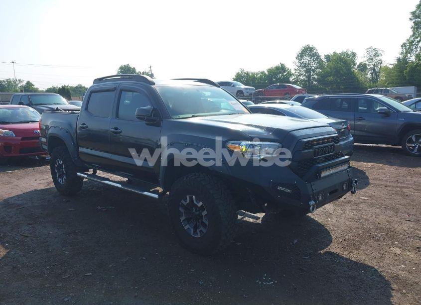 2017 Toyota Tacoma TRD OFF ROAD (VIN 3TMCZ5ANXHM099610) main photo