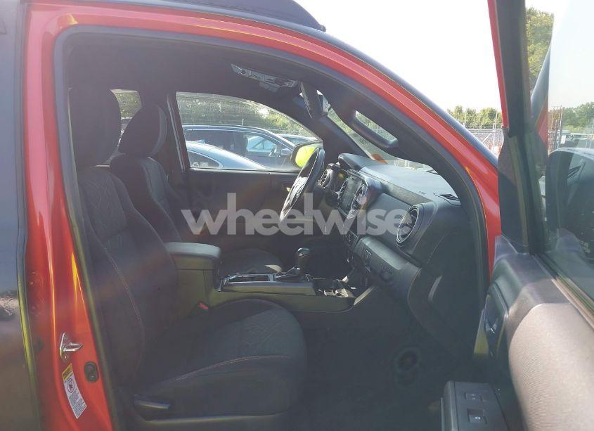 Photo 5 of 2017 Toyota Tacoma TRD OFF ROAD (VIN 3TMCZ5ANXHM099610)