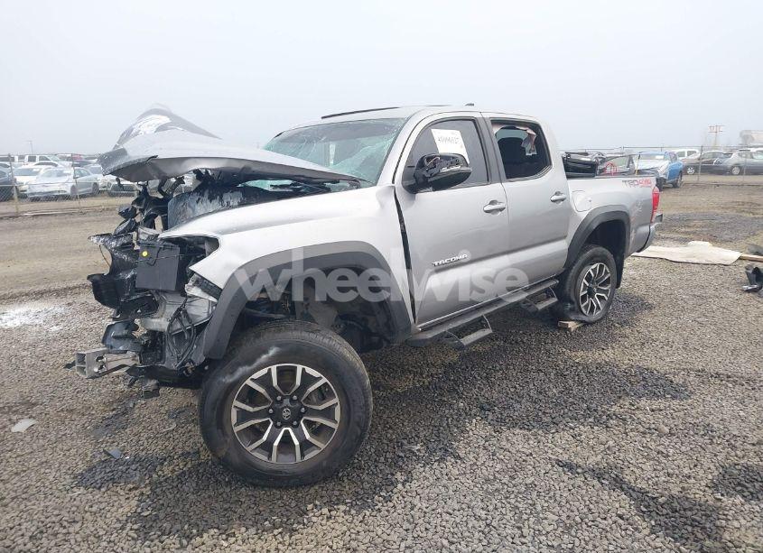 Photo 2 of 2017 Toyota Tacoma TRD OFF ROAD (VIN 3TMCZ5ANXHM101114)