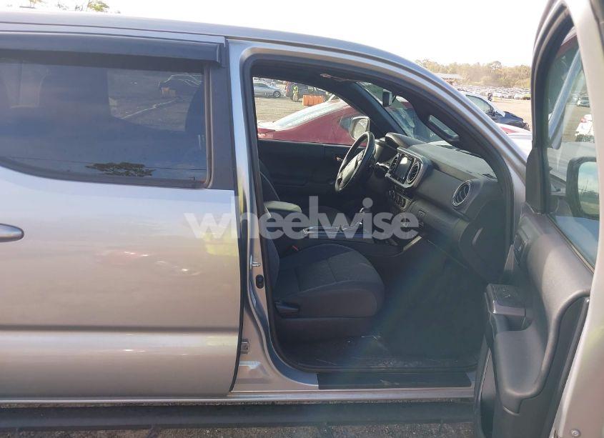 Photo 5 of 2017 Toyota Tacoma TRD SPORT (VIN 3TMCZ5ANXHM116311)