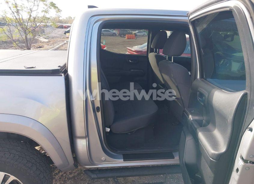 Photo 8 of 2017 Toyota Tacoma TRD SPORT (VIN 3TMCZ5ANXHM116311)