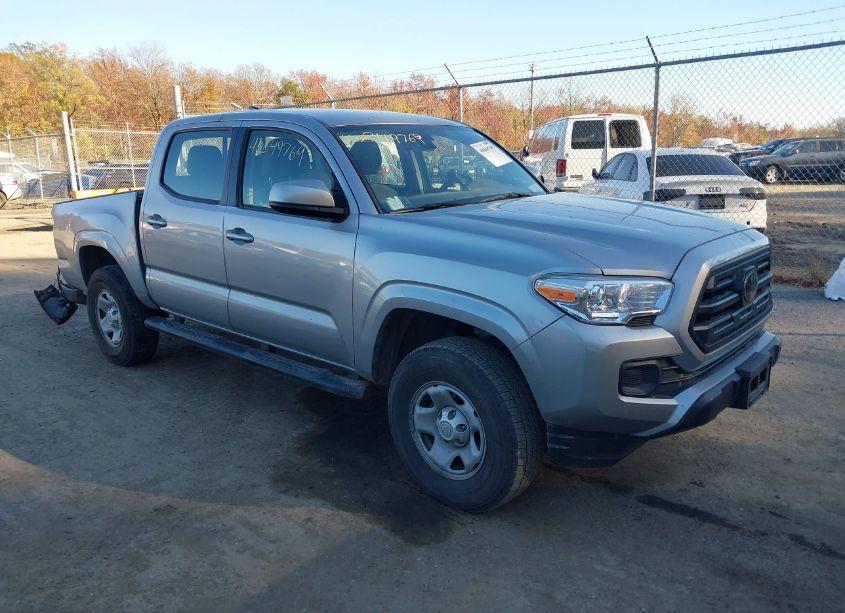 2018 Toyota Tacoma SR V6 (VIN 3TMCZ5ANXJM160413) main photo
