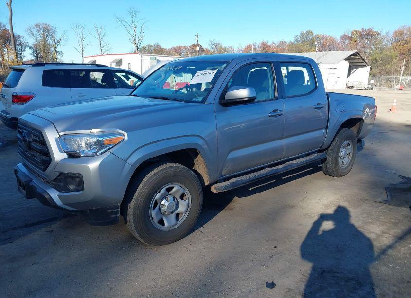 Photo 2 of 2018 Toyota Tacoma SR V6 (VIN 3TMCZ5ANXJM160413)