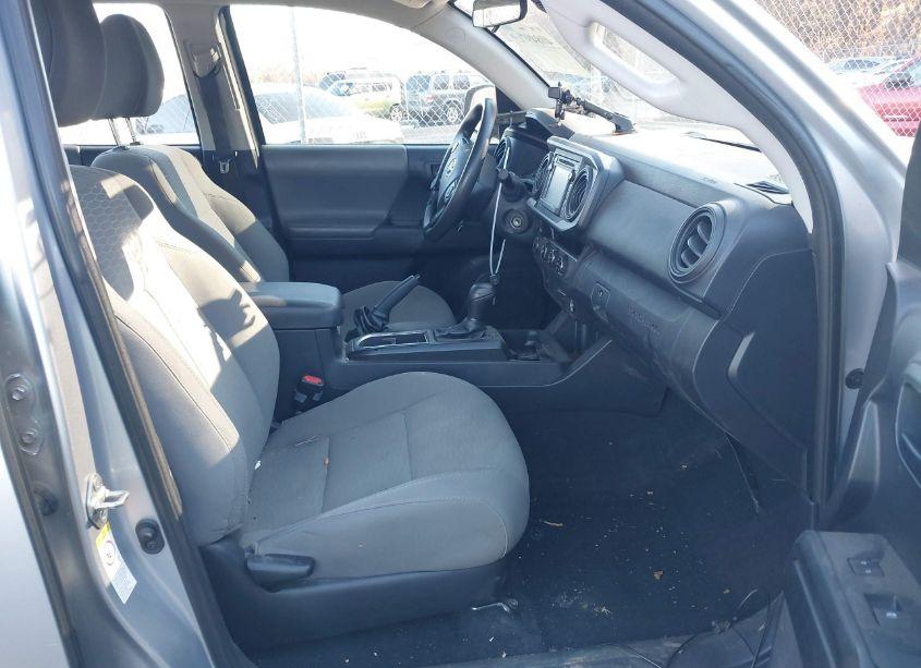 Photo 5 of 2018 Toyota Tacoma SR V6 (VIN 3TMCZ5ANXJM160413)