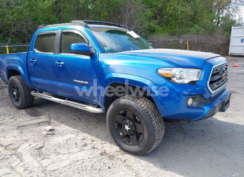 2018 Toyota Tacoma SR5 V6 (VIN 3TMCZ5ANXJM168009) main photo