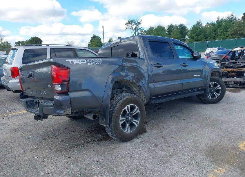 Photo 4 of 2018 Toyota Tacoma TRD SPORT (VIN 3TMCZ5ANXJM168348)