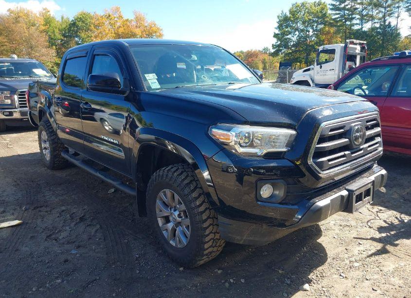 2018 Toyota Tacoma SR5 V6 (VIN 3TMCZ5ANXJM184128) main photo