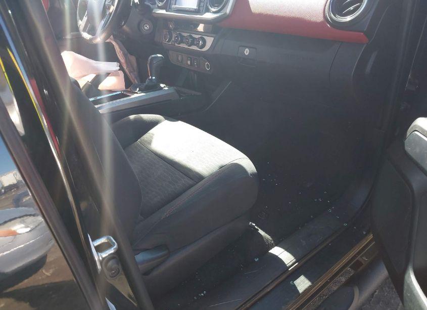 Photo 5 of 2018 Toyota Tacoma SR5 V6 (VIN 3TMCZ5ANXJM184128)