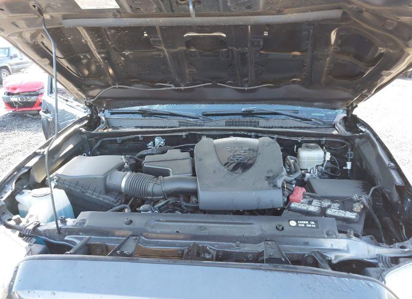 Photo 10 of 2019 Toyota Tacoma 4WD TRD OFF ROAD (VIN 3TMCZ5ANXKM245785)