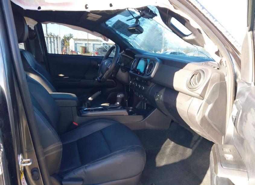 Photo 5 of 2019 Toyota Tacoma 4WD TRD OFF ROAD (VIN 3TMCZ5ANXKM245785)