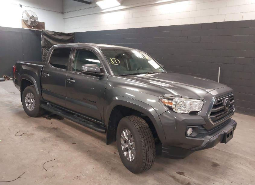 2019 Toyota Tacoma SR5 V6 (VIN 3TMCZ5ANXKM264546) main photo