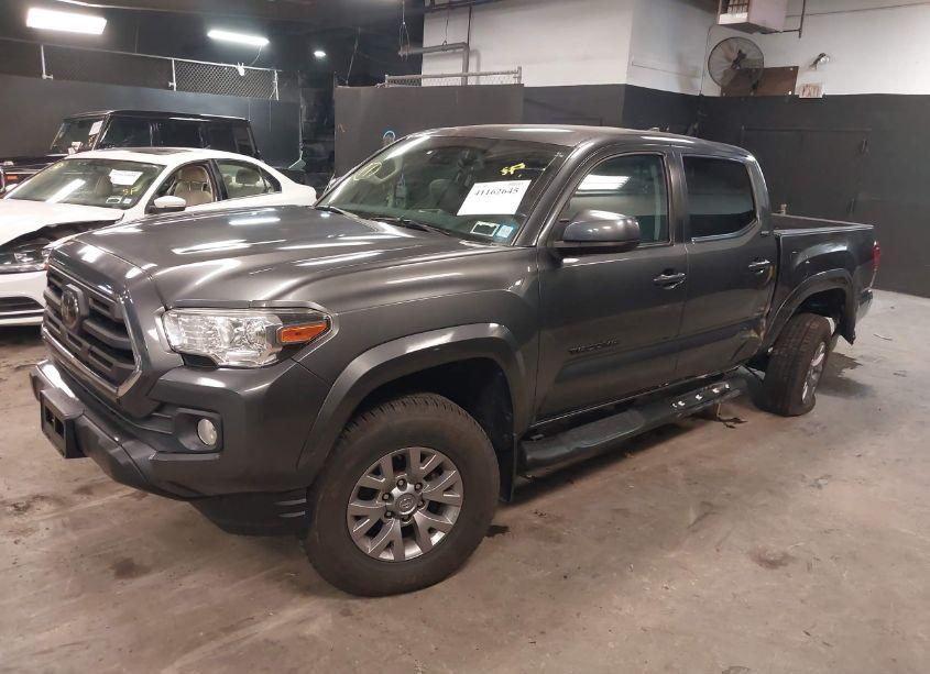 Photo 2 of 2019 Toyota Tacoma SR5 V6 (VIN 3TMCZ5ANXKM264546)