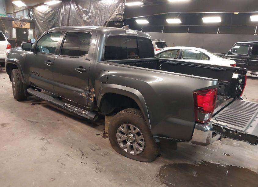 Photo 3 of 2019 Toyota Tacoma SR5 V6 (VIN 3TMCZ5ANXKM264546)