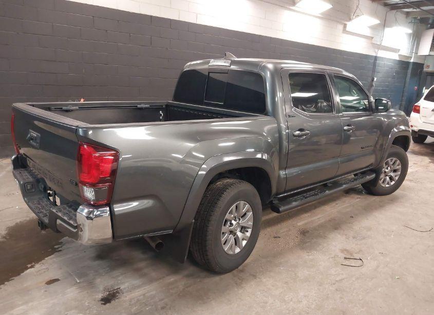 Photo 4 of 2019 Toyota Tacoma SR5 V6 (VIN 3TMCZ5ANXKM264546)