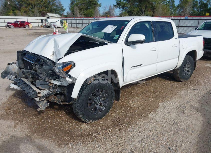 Photo 2 of 2020 Toyota Tacoma SR5 V6 (VIN 3TMCZ5ANXLM296320)