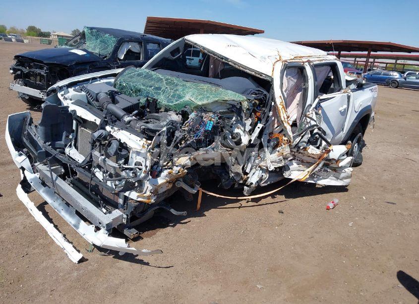 Photo 2 of 2020 Toyota Tacoma TRD OFF-ROAD (VIN 3TMCZ5ANXLM297886)