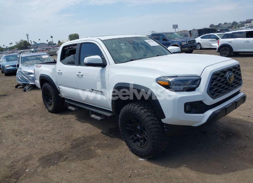 2020 Toyota Tacoma TRD OFF-ROAD (VIN 3TMCZ5ANXLM327257) main photo