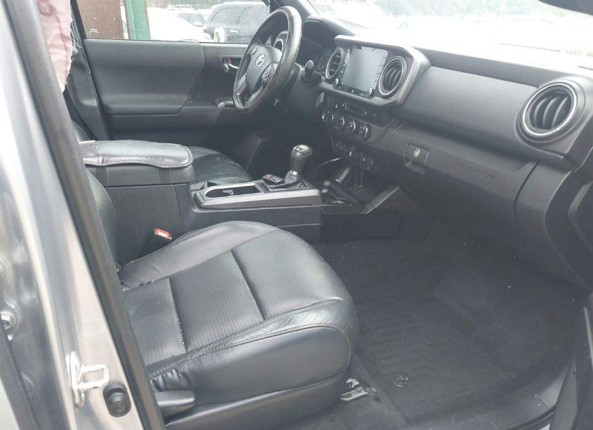 Photo 5 of 2021 Toyota Tacoma TRD OFF-ROAD (VIN 3TMCZ5ANXMM372426)