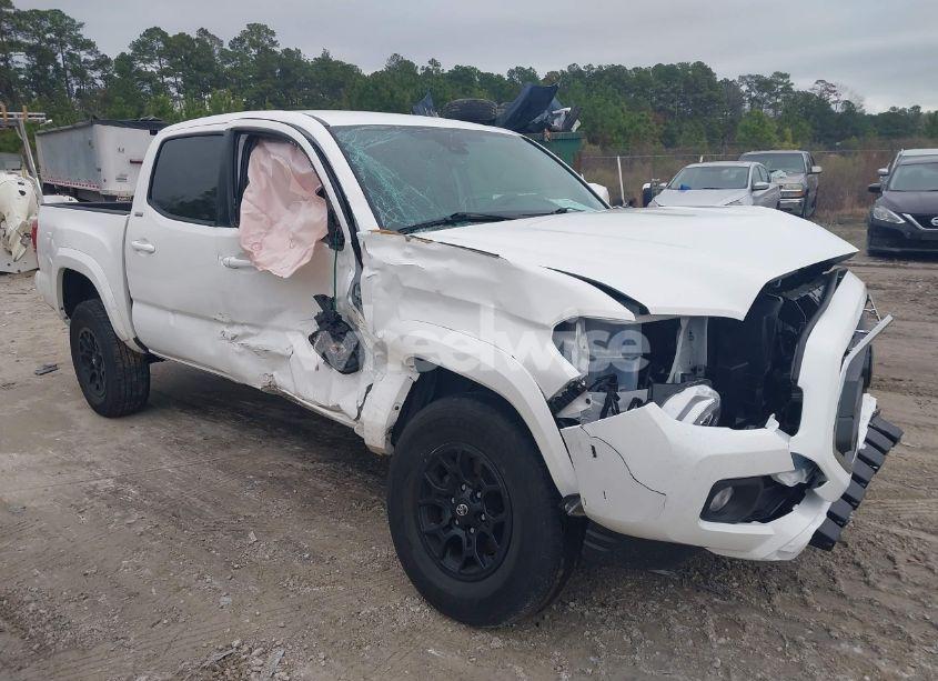 2022 Toyota Tacoma SR5 V6 (VIN 3TMCZ5ANXNM477503) main photo