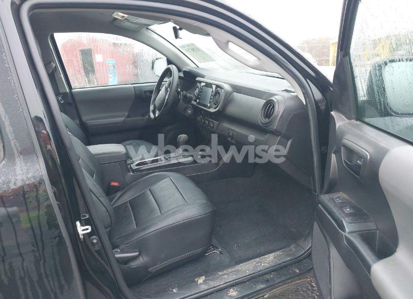 Photo 5 of 2022 Toyota Tacoma SR V6 (VIN 3TMCZ5ANXNM490638)