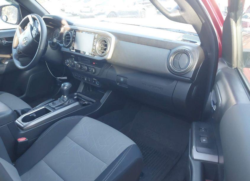 Photo 5 of 2022 Toyota Tacoma TRD OFF ROAD (VIN 3TMCZ5ANXNM492647)