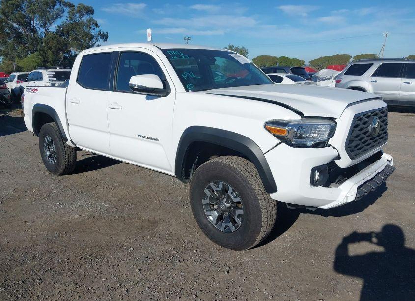 2023 Toyota Tacoma TRD OFF ROAD (VIN 3TMCZ5ANXPM608223) main photo