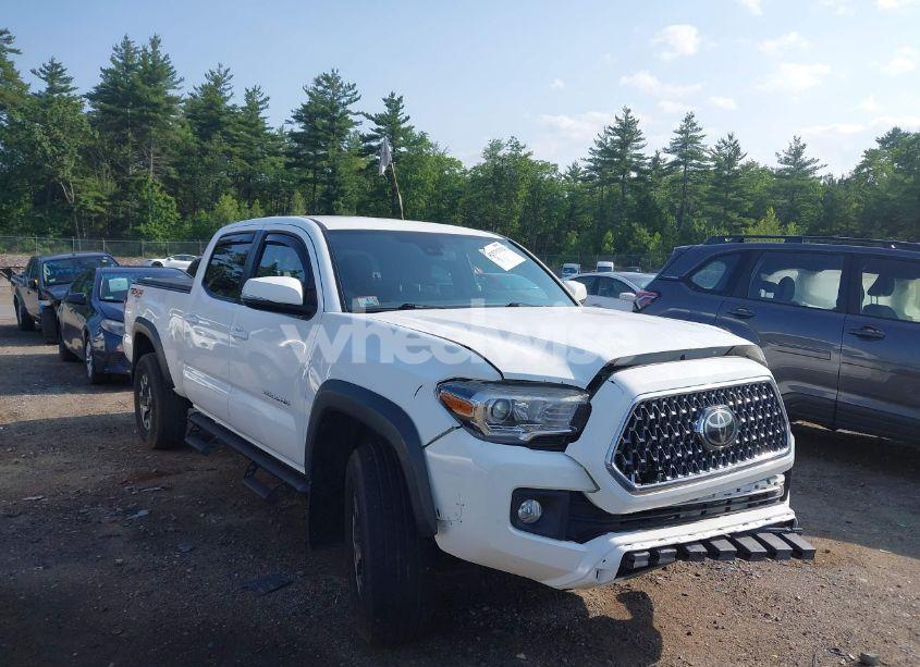 2018 Toyota Tacoma TRD OFF ROAD (VIN 3TMDZ5BN0JM041160) main photo