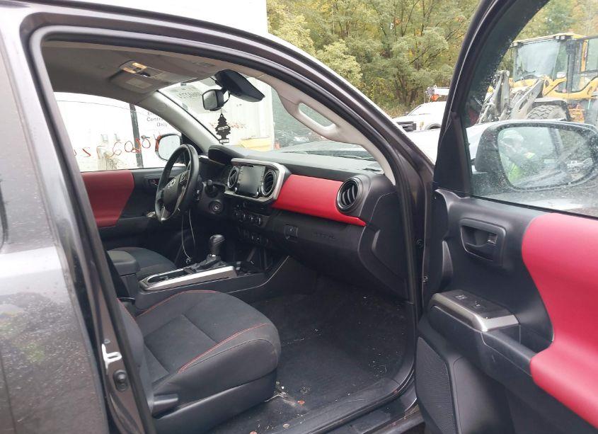Photo 5 of 2021 Toyota Tacoma SR5 V6 (VIN 3TMDZ5BN0MM105962)