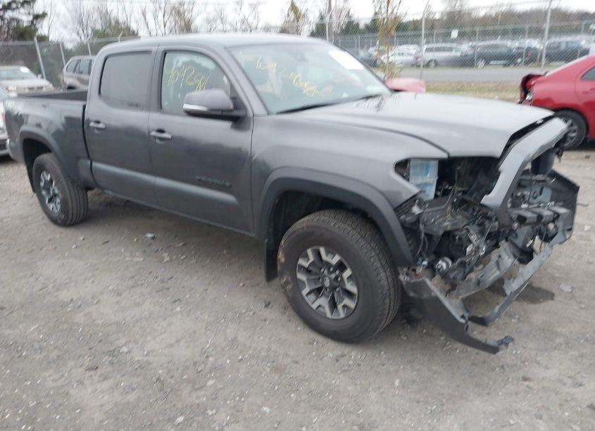 2021 Toyota Tacoma TRD OFF-ROAD (VIN 3TMDZ5BN0MM111650) main photo