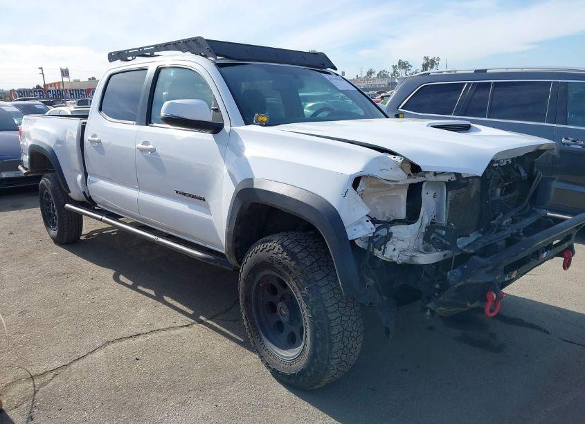 2017 Toyota Tacoma TRD OFF ROAD (VIN 3TMDZ5BN1HM027200) main photo