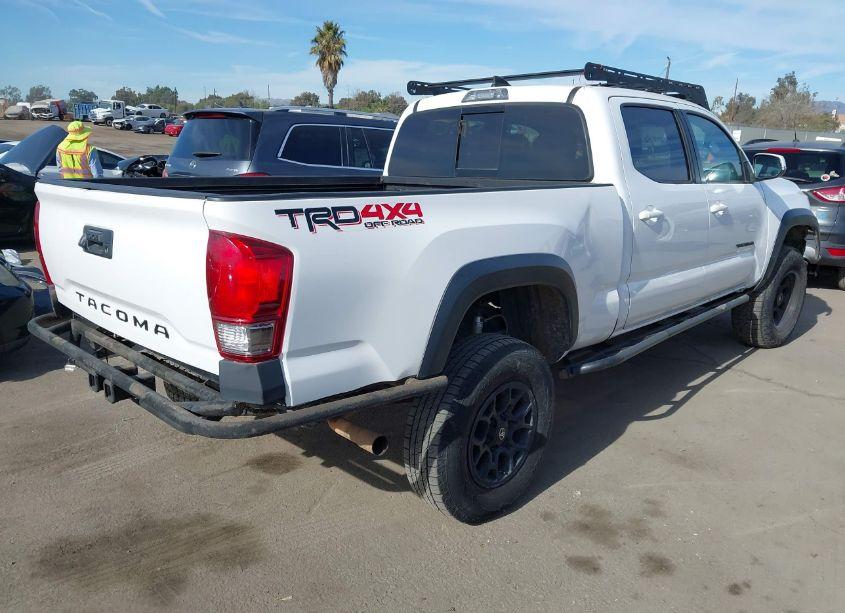 Photo 4 of 2017 Toyota Tacoma TRD OFF ROAD (VIN 3TMDZ5BN1HM027200)