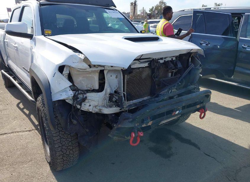 Photo 6 of 2017 Toyota Tacoma TRD OFF ROAD (VIN 3TMDZ5BN1HM027200)