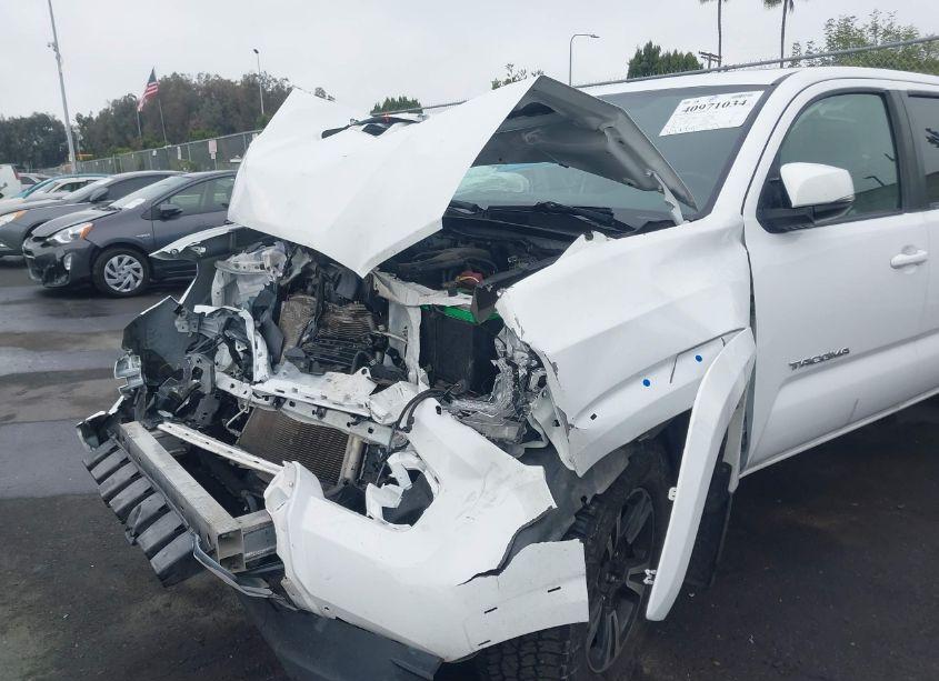 Photo 6 of 2017 Toyota Tacoma TRD SPORT (VIN 3TMDZ5BN1HM027648)