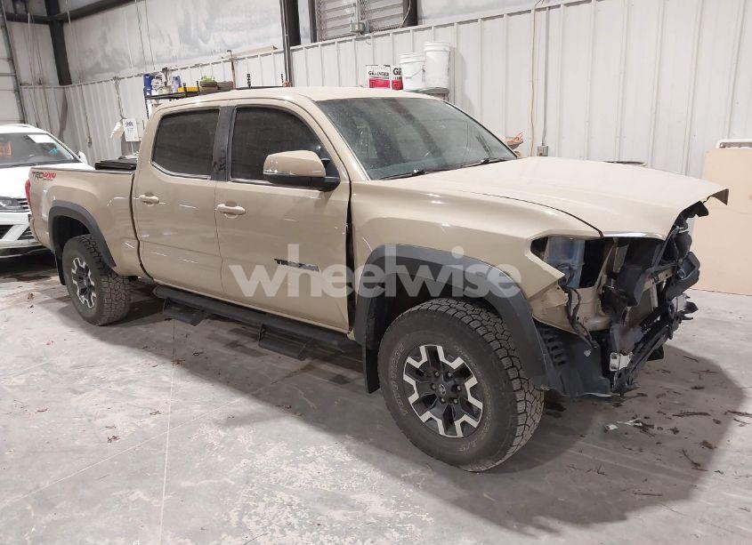 2018 Toyota Tacoma TRD OFF ROAD (VIN 3TMDZ5BN1JM046979) main photo