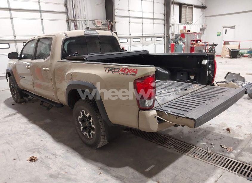 Photo 3 of 2018 Toyota Tacoma TRD OFF ROAD (VIN 3TMDZ5BN1JM046979)