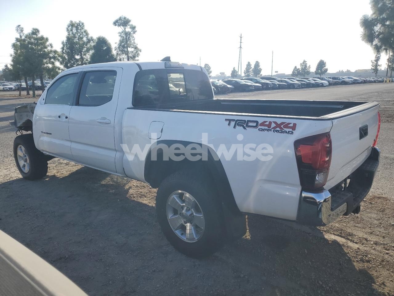 Photo 2 of 2019 TOYOTA TACOMA DOUBLE CAB (VIN 3TMDZ5BN1KM056607)