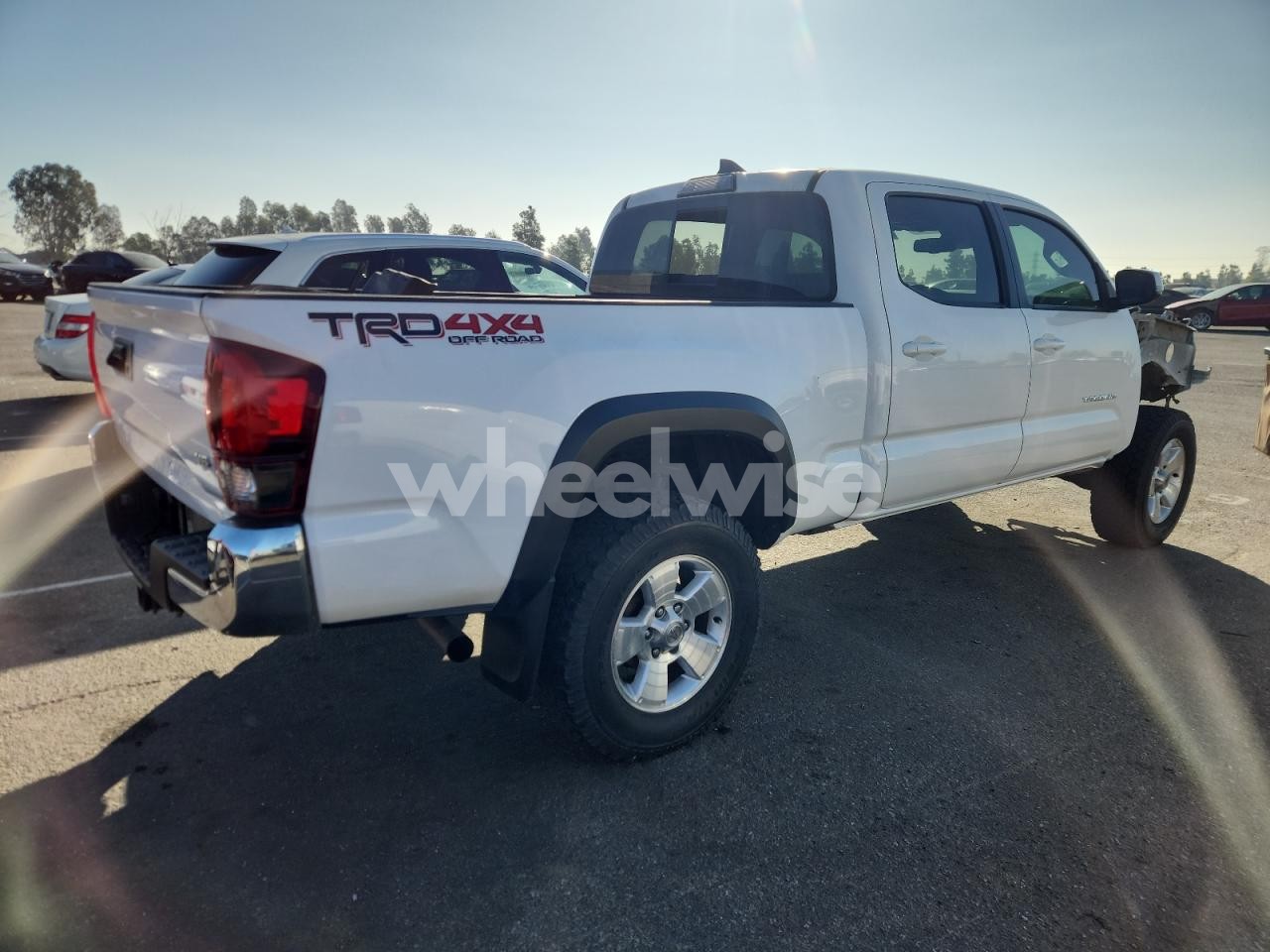 Photo 3 of 2019 TOYOTA TACOMA DOUBLE CAB (VIN 3TMDZ5BN1KM056607)