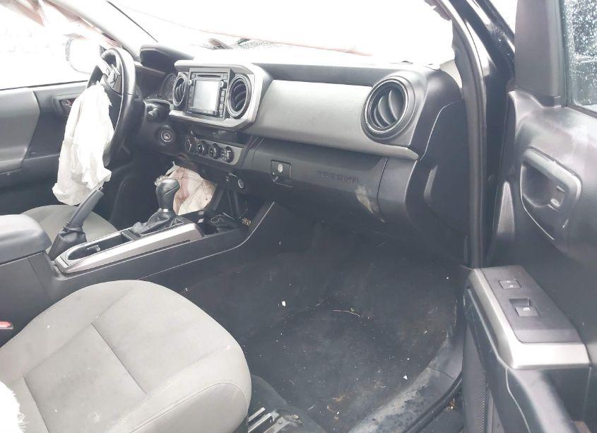 Photo 5 of 2016 Toyota Tacoma SR5 V6 (VIN 3TMDZ5BN2GM009514)
