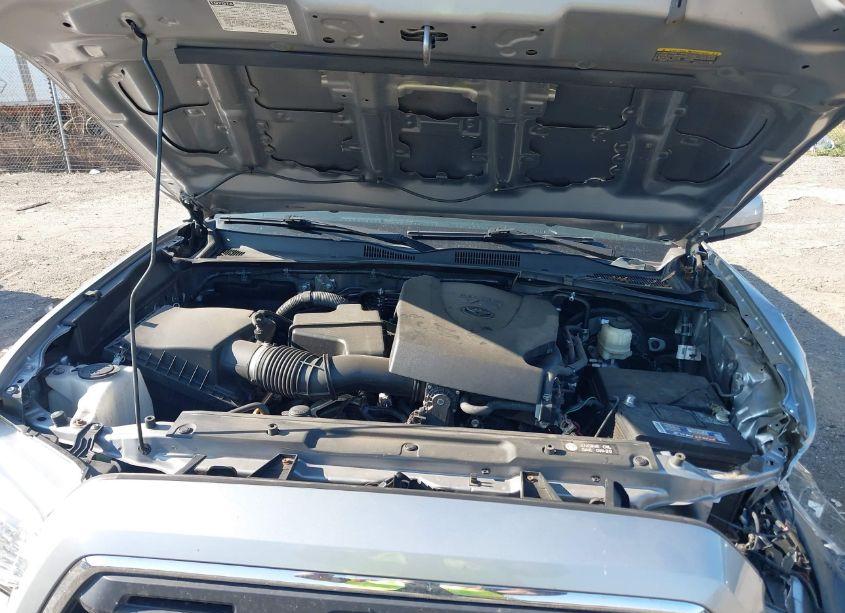 Photo 10 of 2017 Toyota Tacoma SR5 V6 (VIN 3TMDZ5BN2HM020692)