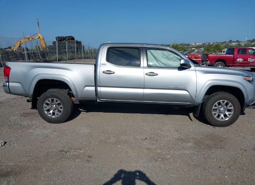Photo 13 of 2017 Toyota Tacoma SR5 V6 (VIN 3TMDZ5BN2HM020692)