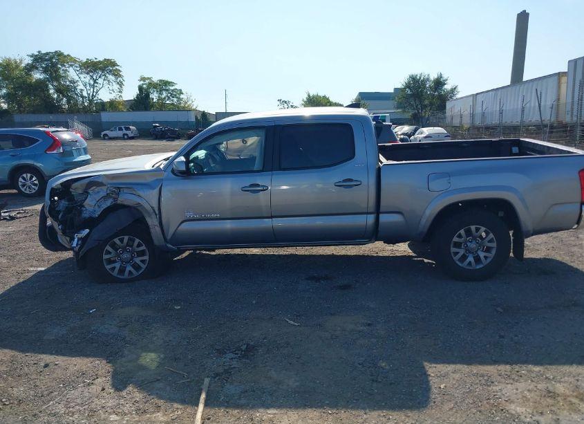 Photo 14 of 2017 Toyota Tacoma SR5 V6 (VIN 3TMDZ5BN2HM020692)