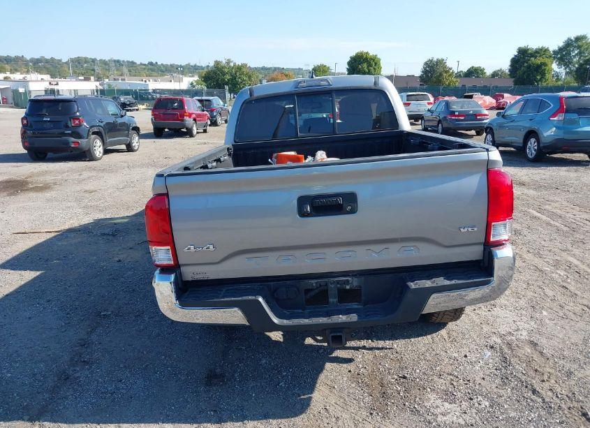 Photo 16 of 2017 Toyota Tacoma SR5 V6 (VIN 3TMDZ5BN2HM020692)