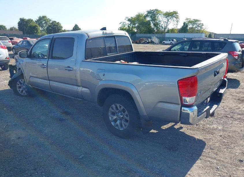 Photo 3 of 2017 Toyota Tacoma SR5 V6 (VIN 3TMDZ5BN2HM020692)