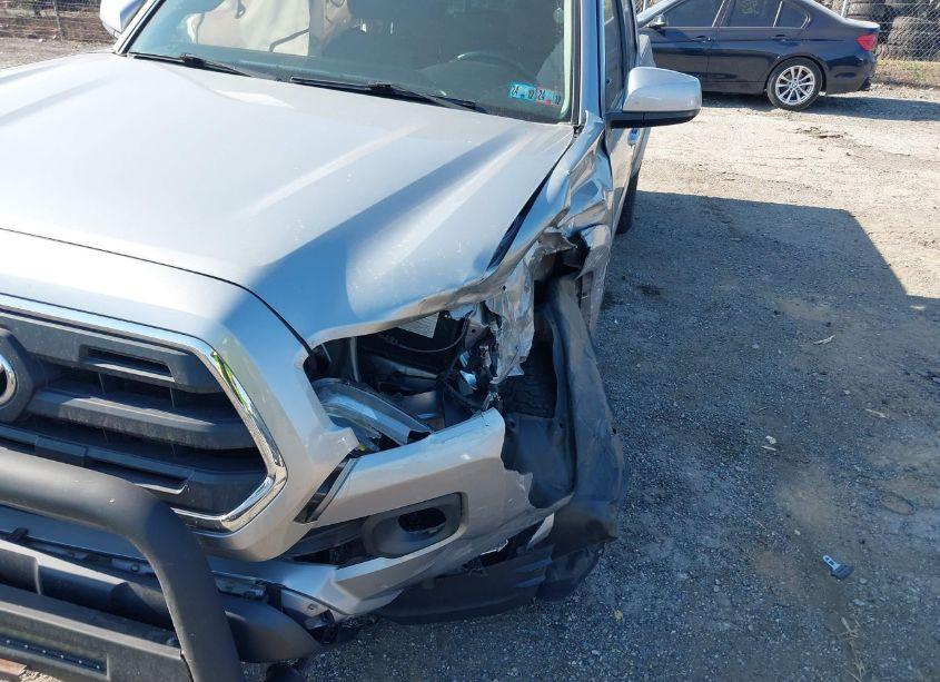 Photo 6 of 2017 Toyota Tacoma SR5 V6 (VIN 3TMDZ5BN2HM020692)